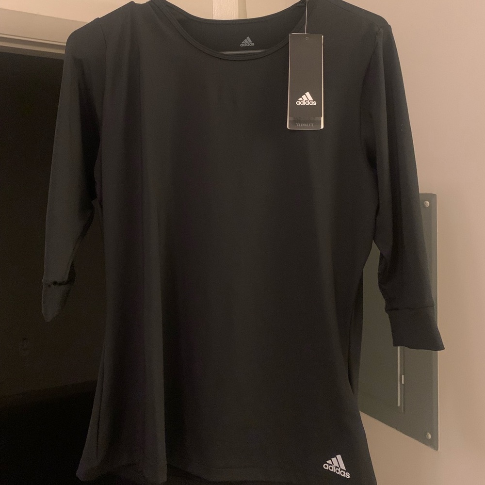 Adidas 3/4 sleeve running top. Size L, black